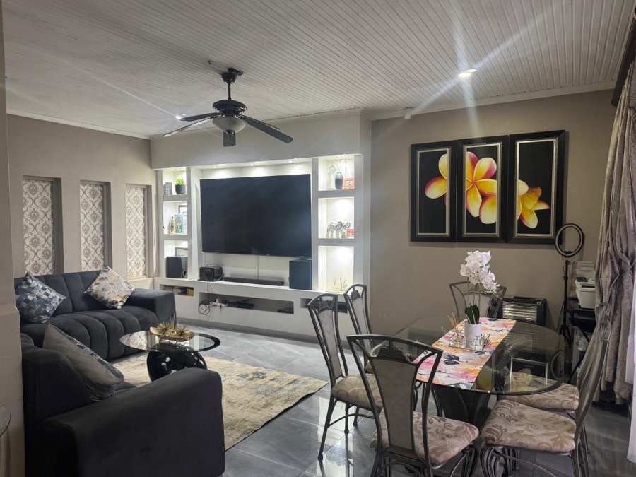 5 Bedroom Property for Sale in Amalinda Eastern Cape